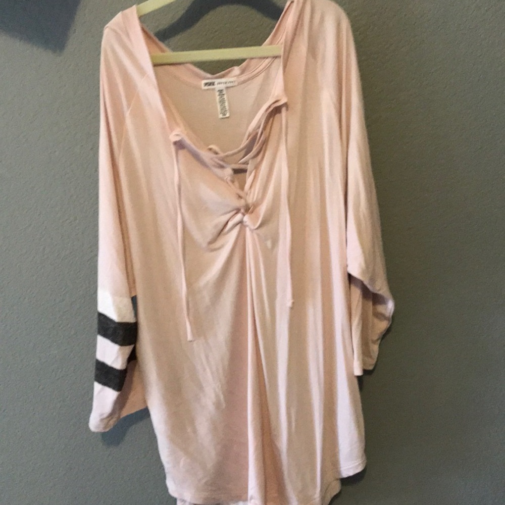 Pink shirt with 3/4 length sleeves